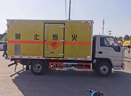 明光爆破器材运输车工人安全操作规范与智能技术保障